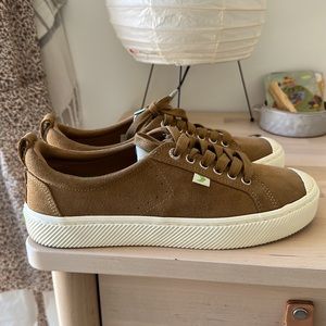NWT CARIUMA SUEDE SNEAKERS never worn!!!! 🌸🌸🌸